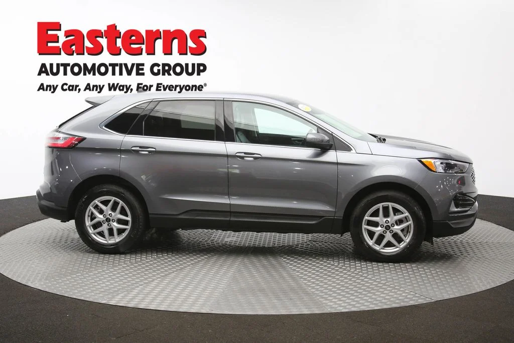 Used 2024 Gray Ford SEL image 4