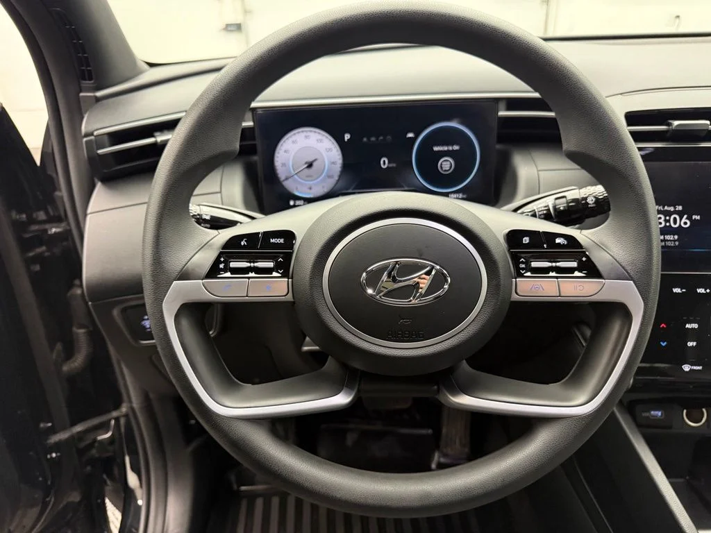 Used 2024 Black Hyundai SEL image 19