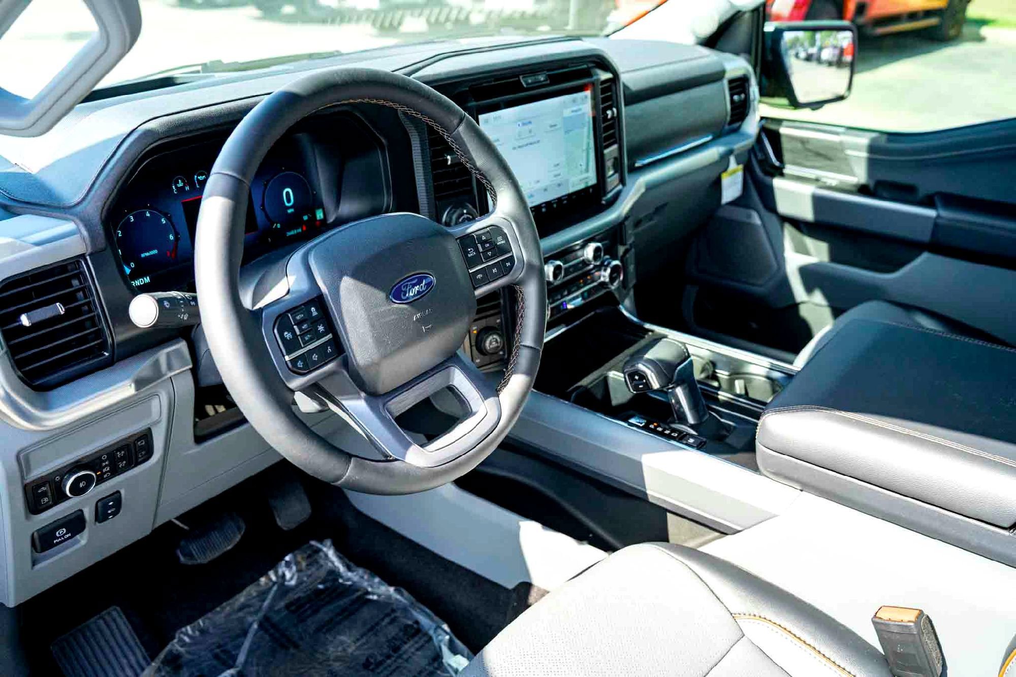 New 2025 Iconic Silver Metallic Ford LARIAT image 10