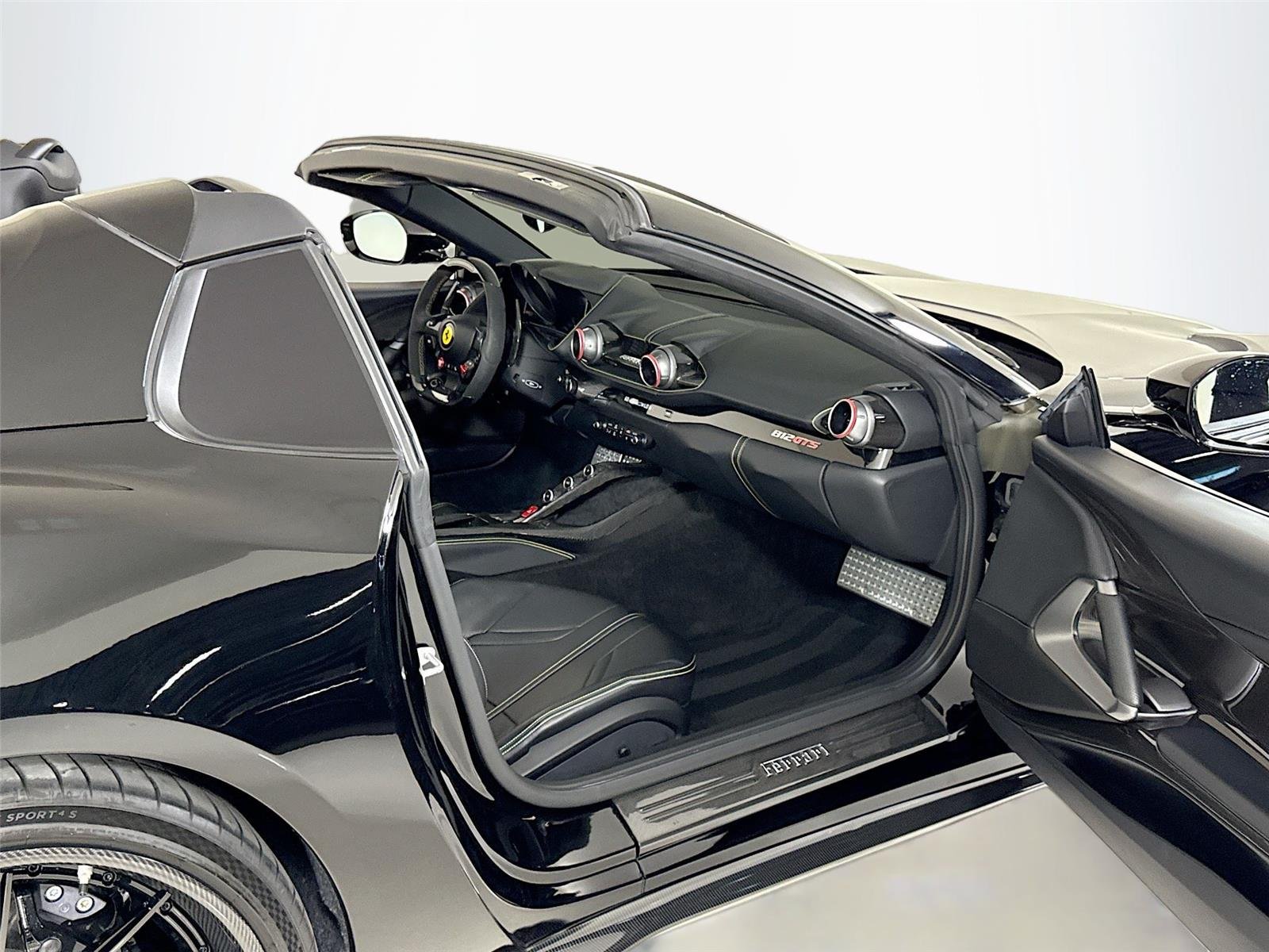 Used 2021 Nero Ferrari  image 28