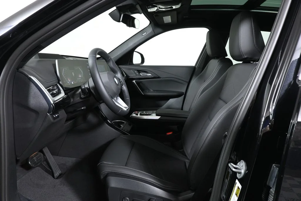 New 2027 Black BMW xDrive28i image 3