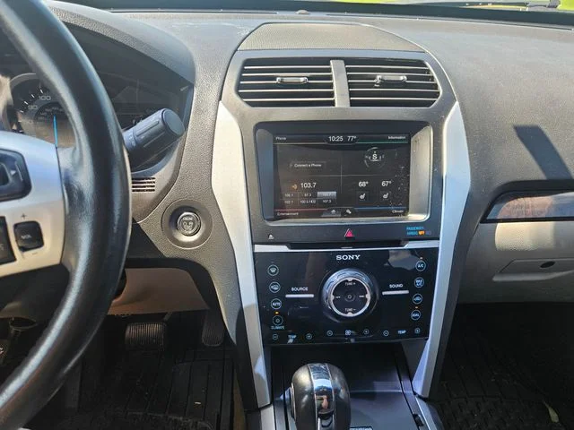 Used 2013 Silver Ford Limited image 17