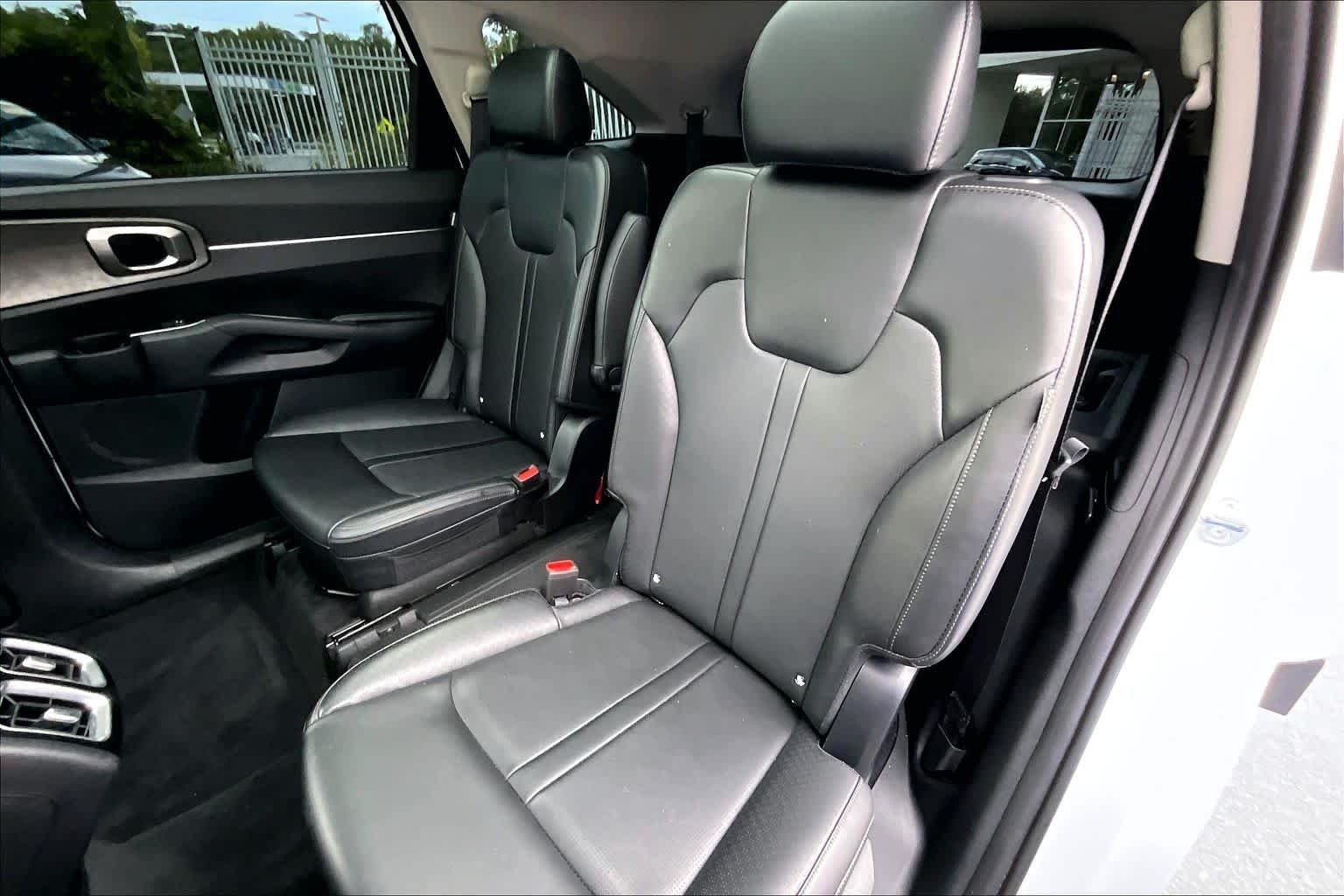 Used 2024 Glacial White Pearl Kia X-Line EX image 30