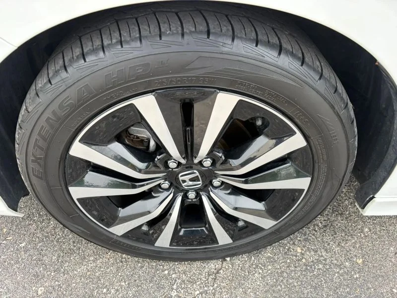 Used 2022 White Honda EX Sedan 4D image 11