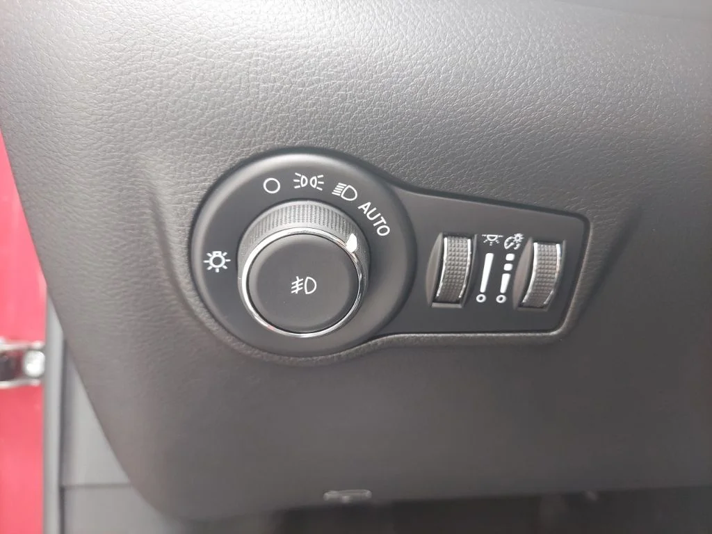 New 2026 Red Hot Pearlcoat Jeep Latitude image 19