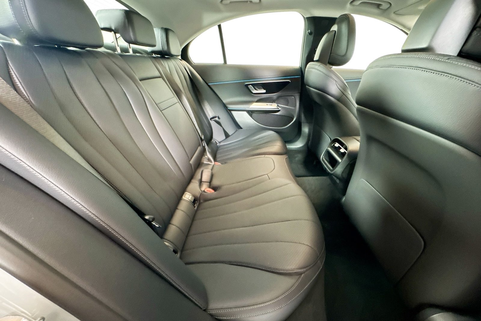 New 2026 MANUFAKTUR Alpine Grey Mercedes-Benz E 350 image 24