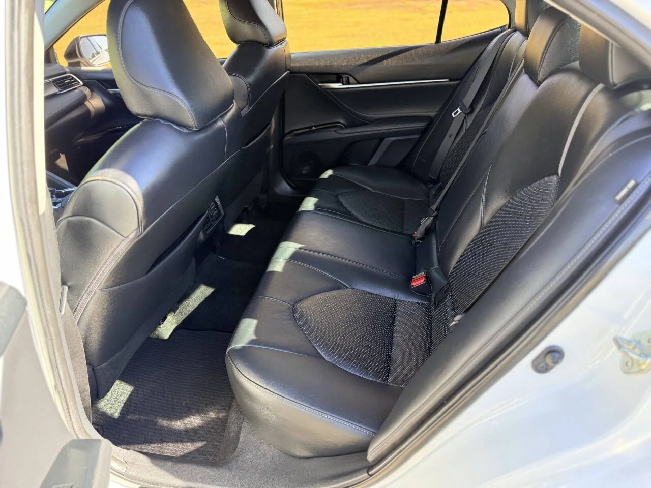 Used 2018 White Toyota XSE V6 4dr Sedan image 14