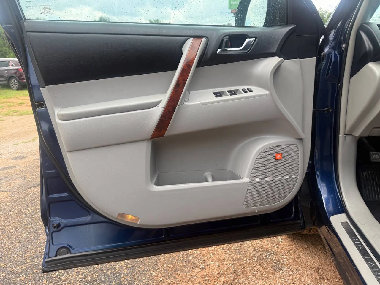 Used 2011 Blue Toyota Limited 4dr SUV image 27