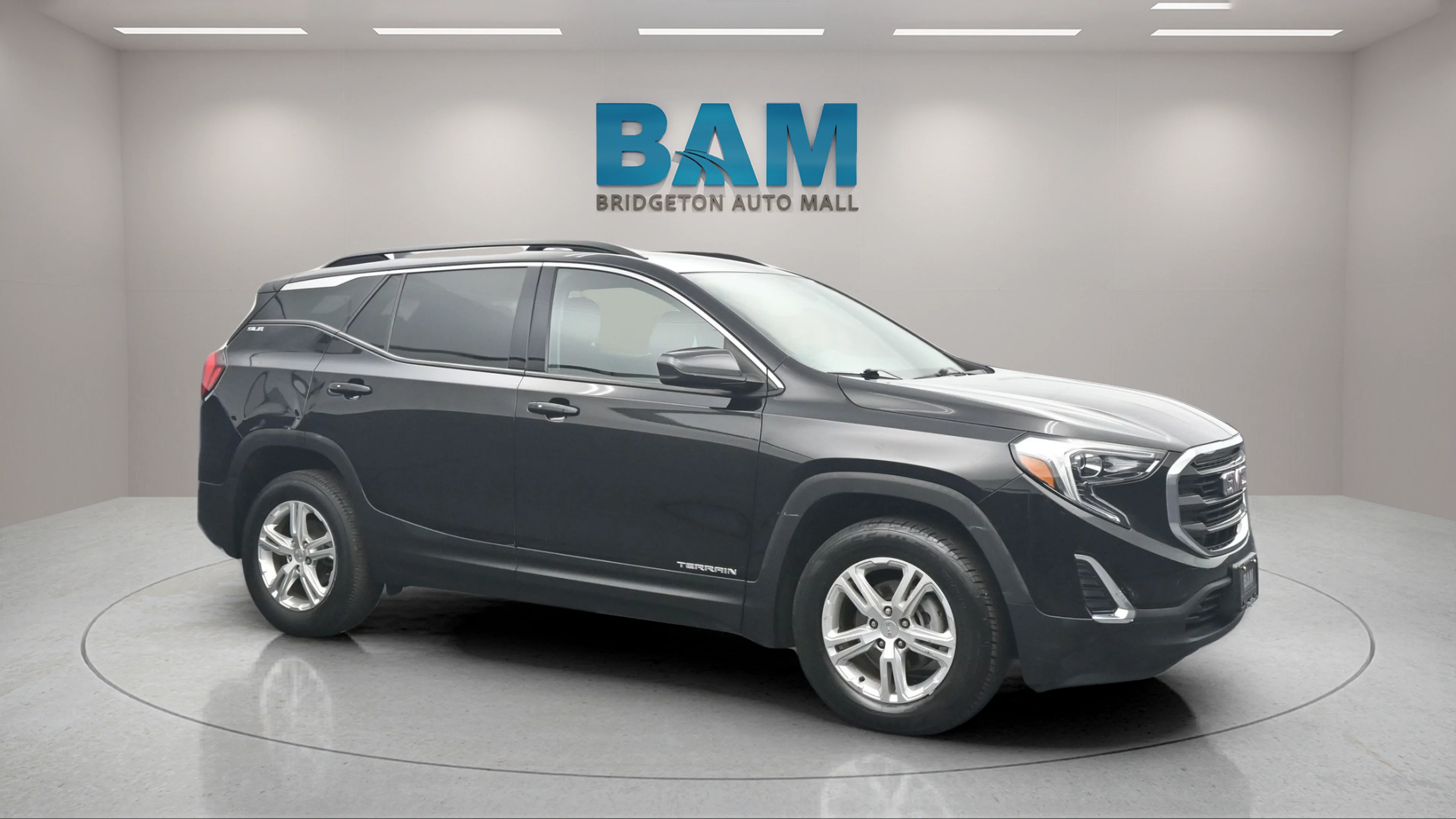 Used 2020 Ebony Twilight Metallic GMC SLE image 1