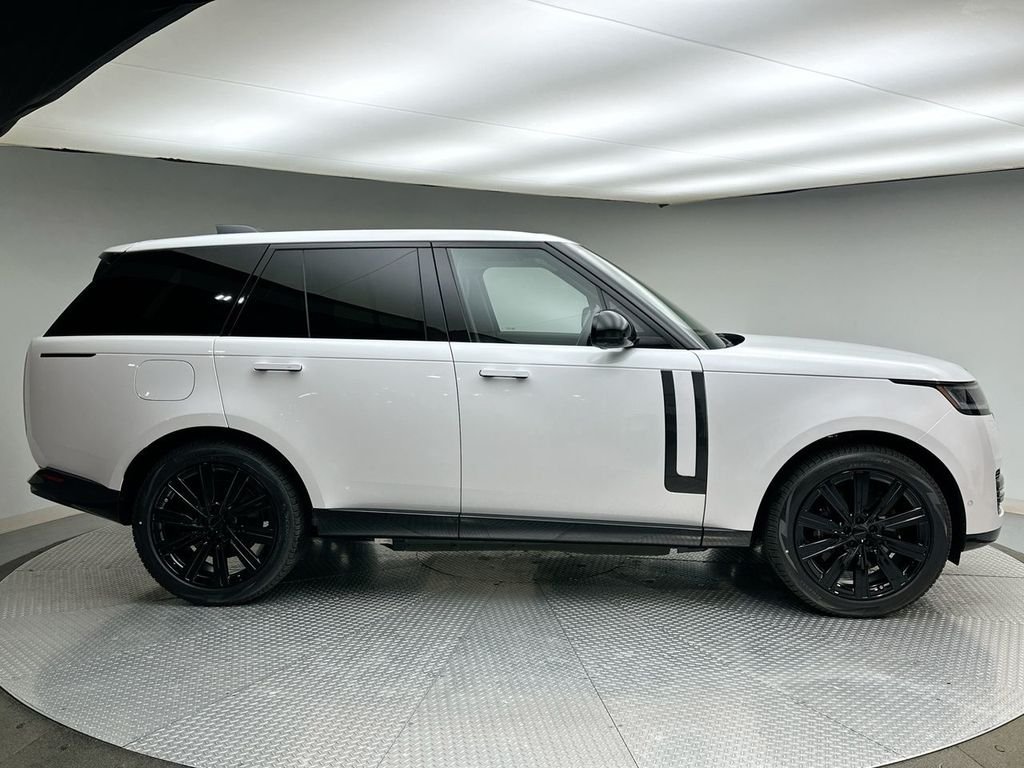 New 2026 Ostuni Pearl White LAND ROVER SE PHEV image 4