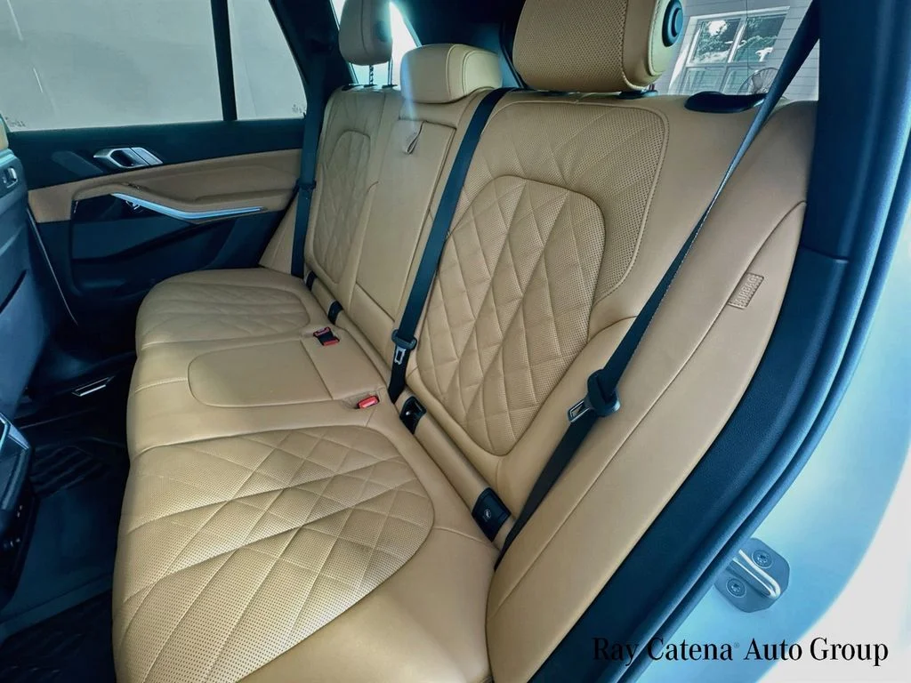 Used 2026 White BMW xDrive40i image 26