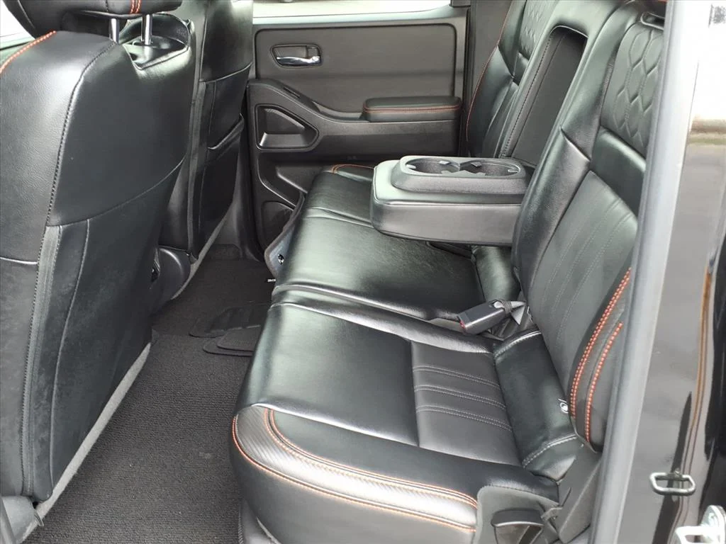 Used 2023 Black Nissan PRO-X image 5
