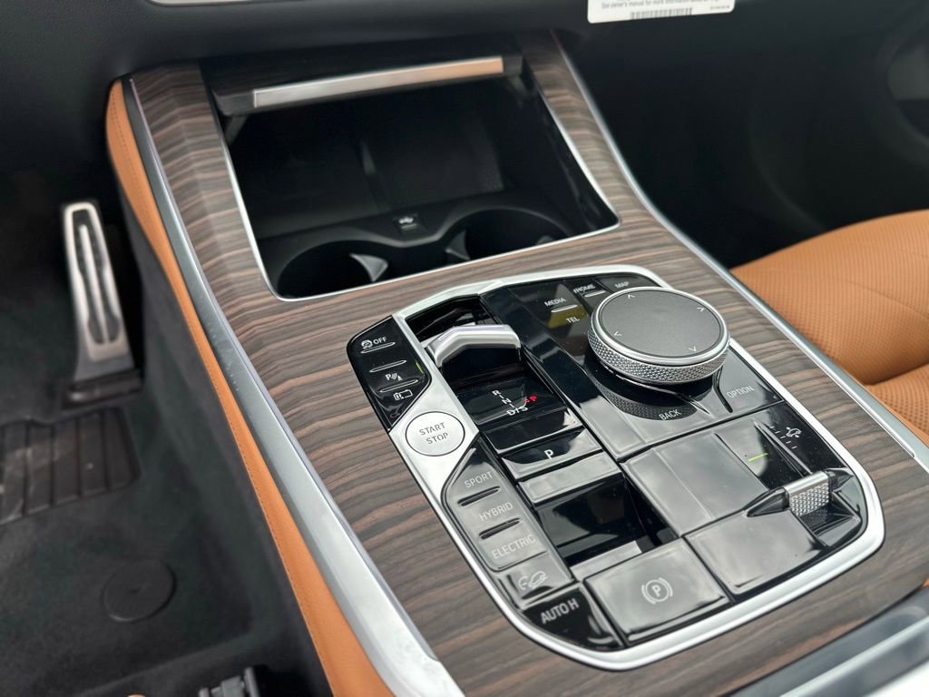 New 2026 Manhattan Green Metallic BMW xDrive50e image 33
