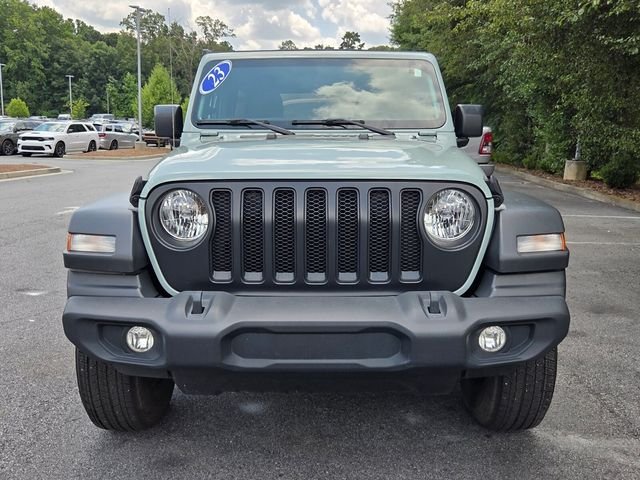 Used 2023  Jeep Sport S image 2