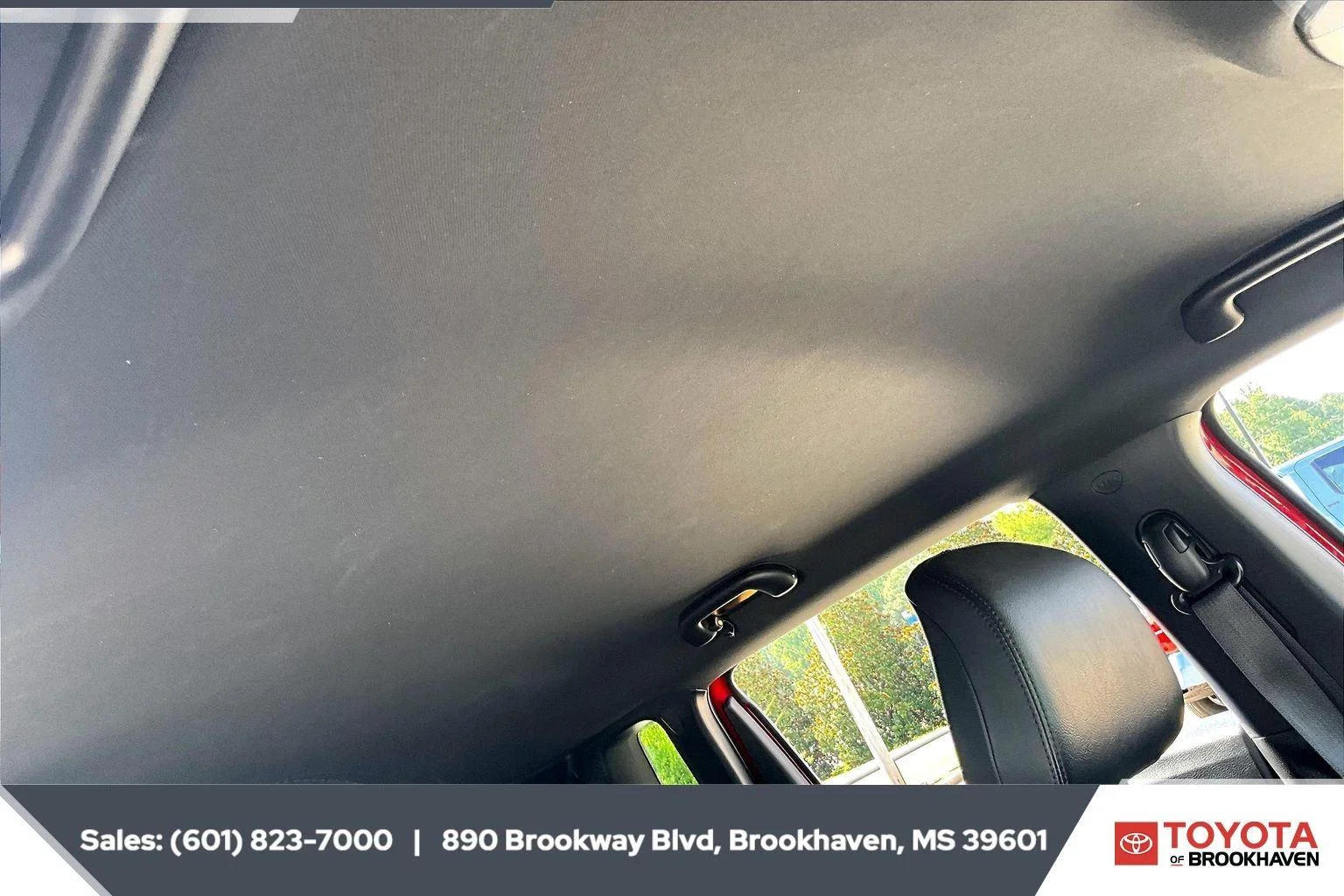 Used 2024 Red Hot Pearlcoat Jeep Latitude image 16