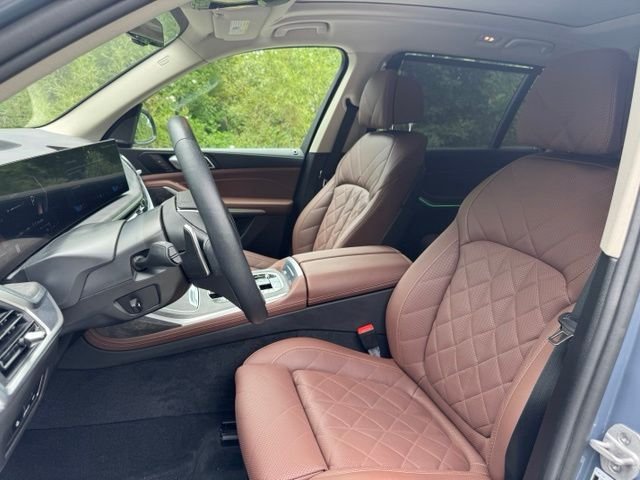 Used 2025 Copper Metallic BMW xDrive40i image 10