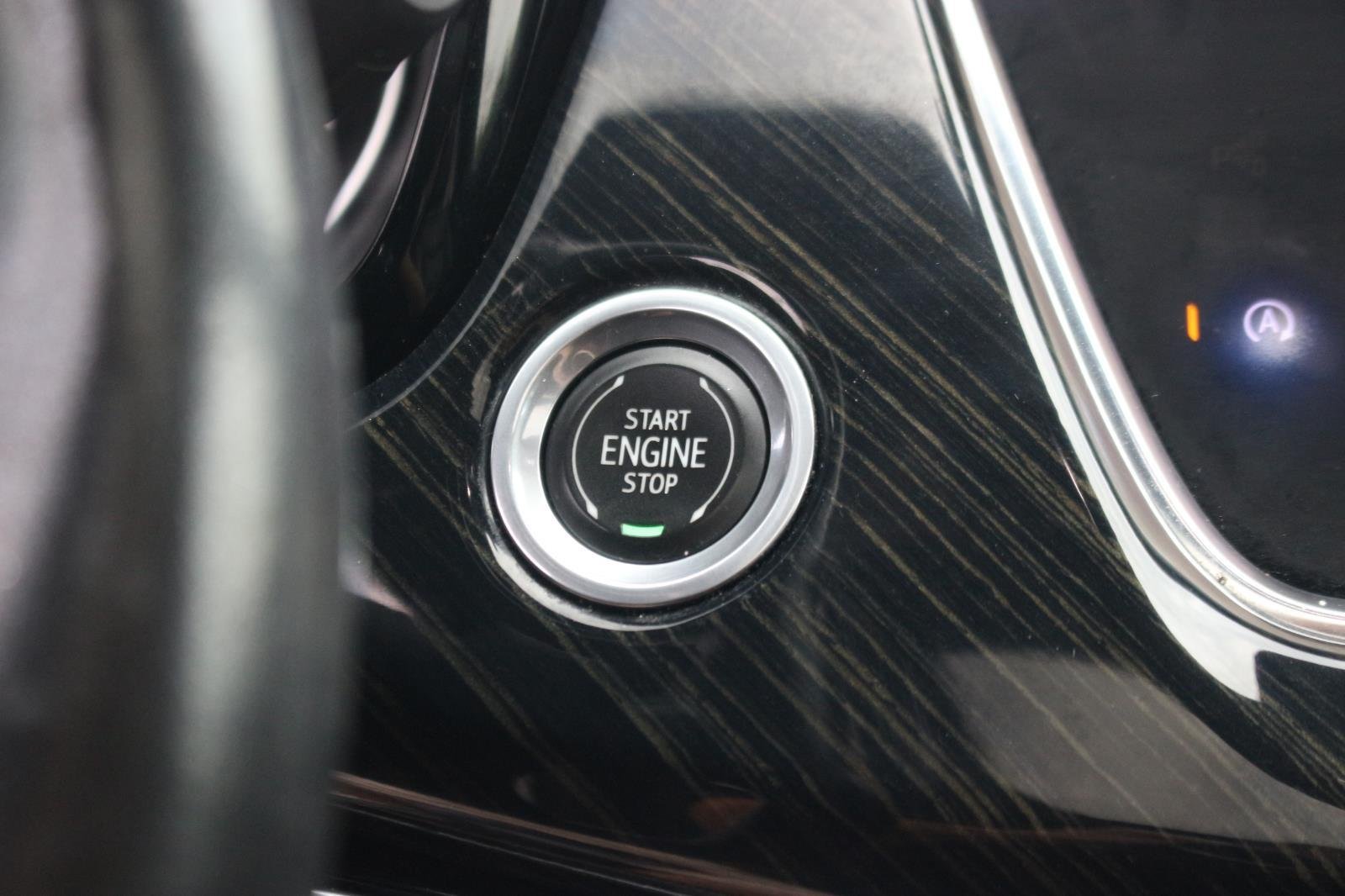 Used 2020 RADIANT SILVER METALLIC Cadillac AWD Premium Luxury image 31