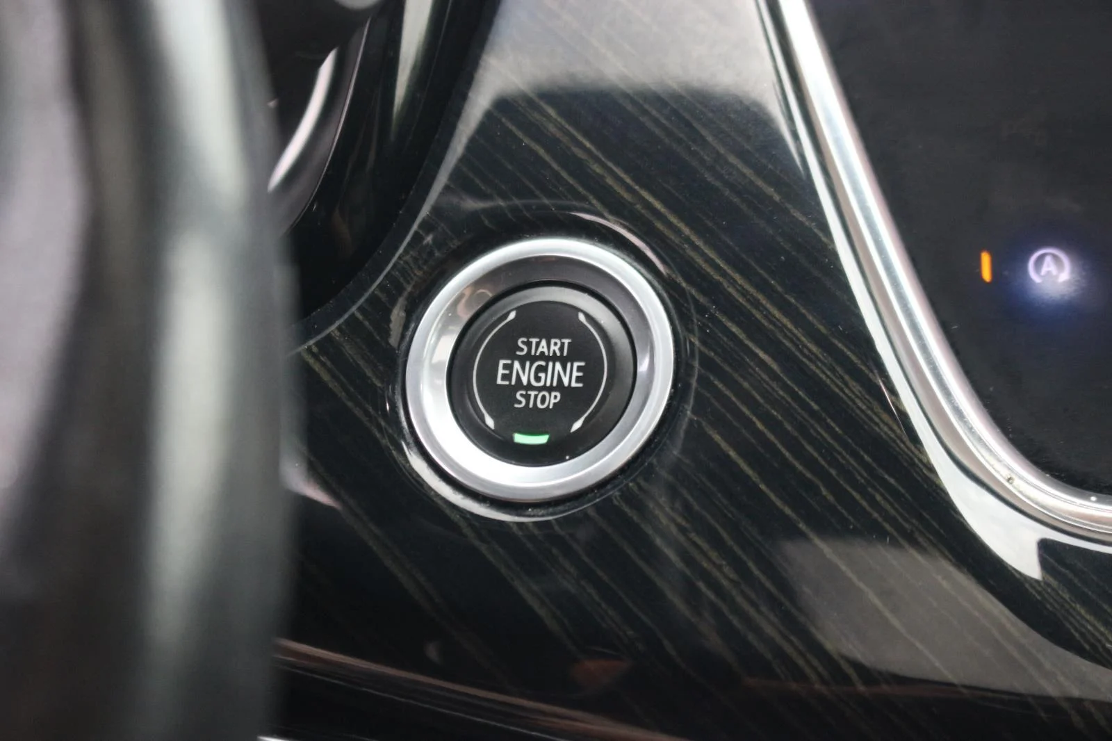 Used 2020 RADIANT SILVER METALLIC Cadillac AWD Premium Luxury image 31