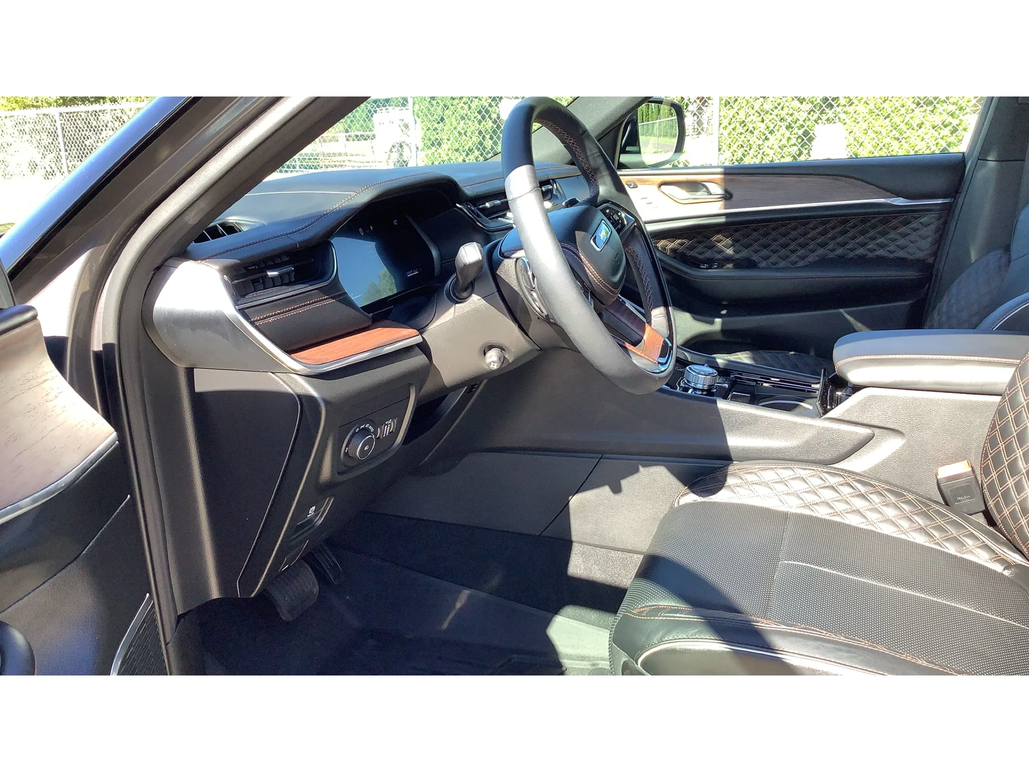 Used 2025 Metallic Jeep Summit image 10