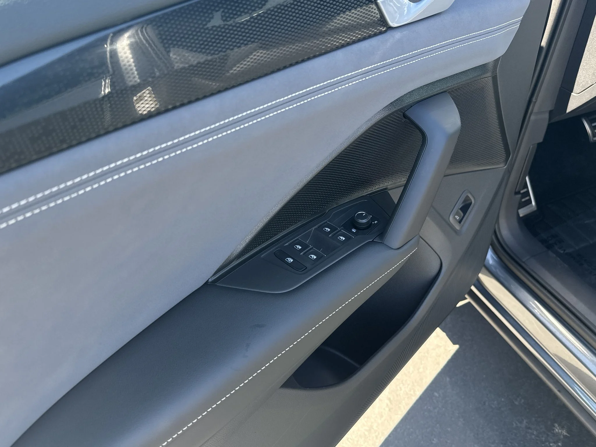 Used 2026 Platinum Gray Metallic Volkswagen SE R-Line Black image 13