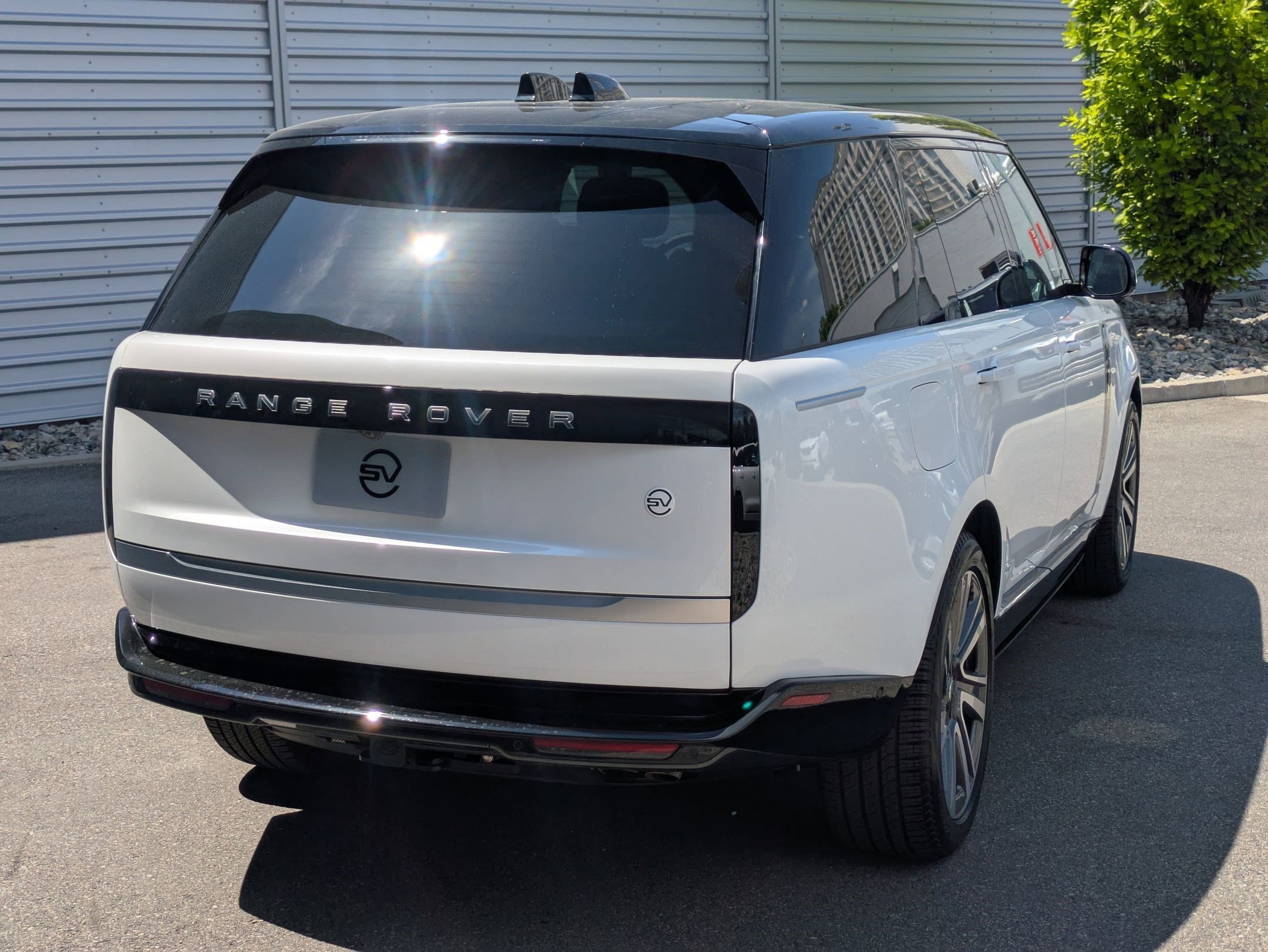 New 2025 Ostuni Pearl White Land Rover SV image 5