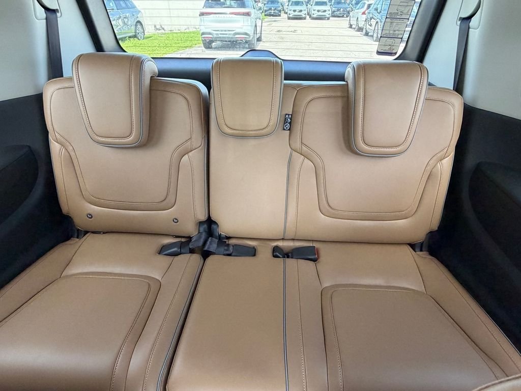 New 2027 RADIANT WHITE INFINITI Luxe 4WD image 15