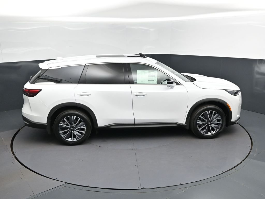 New 2027 RADIANT WHITE INFINITI Luxe FWD image 36