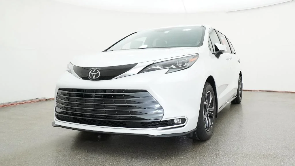 New 2026 Wind Chill Pearl Toyota Platinum image 19