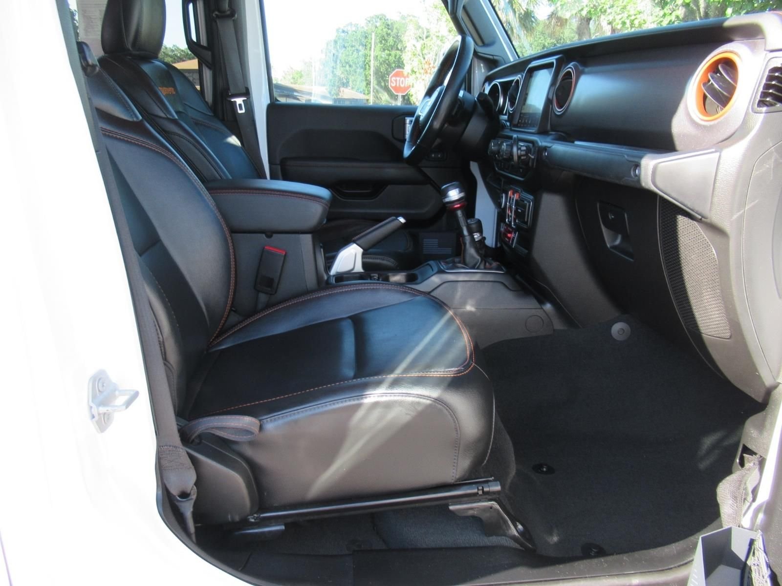 Used 2022 White Jeep Mojave image 13