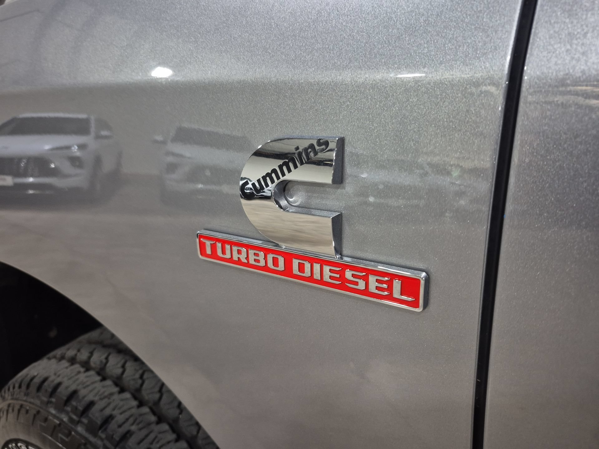 Used 2024 Billet Silver Metallic Clearcoat Ram Laramie image 30