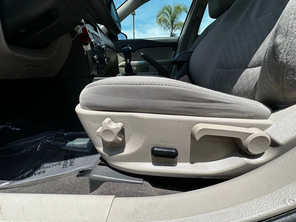 Used 2010 Red Ford SE image 18