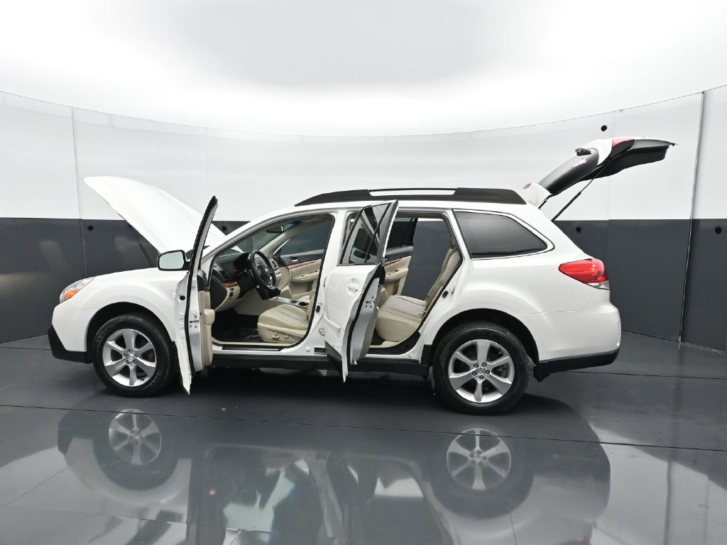 Used 2013 Satin White Pearl Subaru 2.5i image 38
