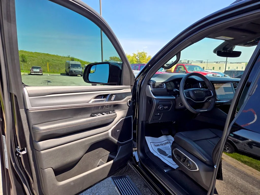 2026 Jeep Grand Wagoneer Limited Reserve - Photo 10