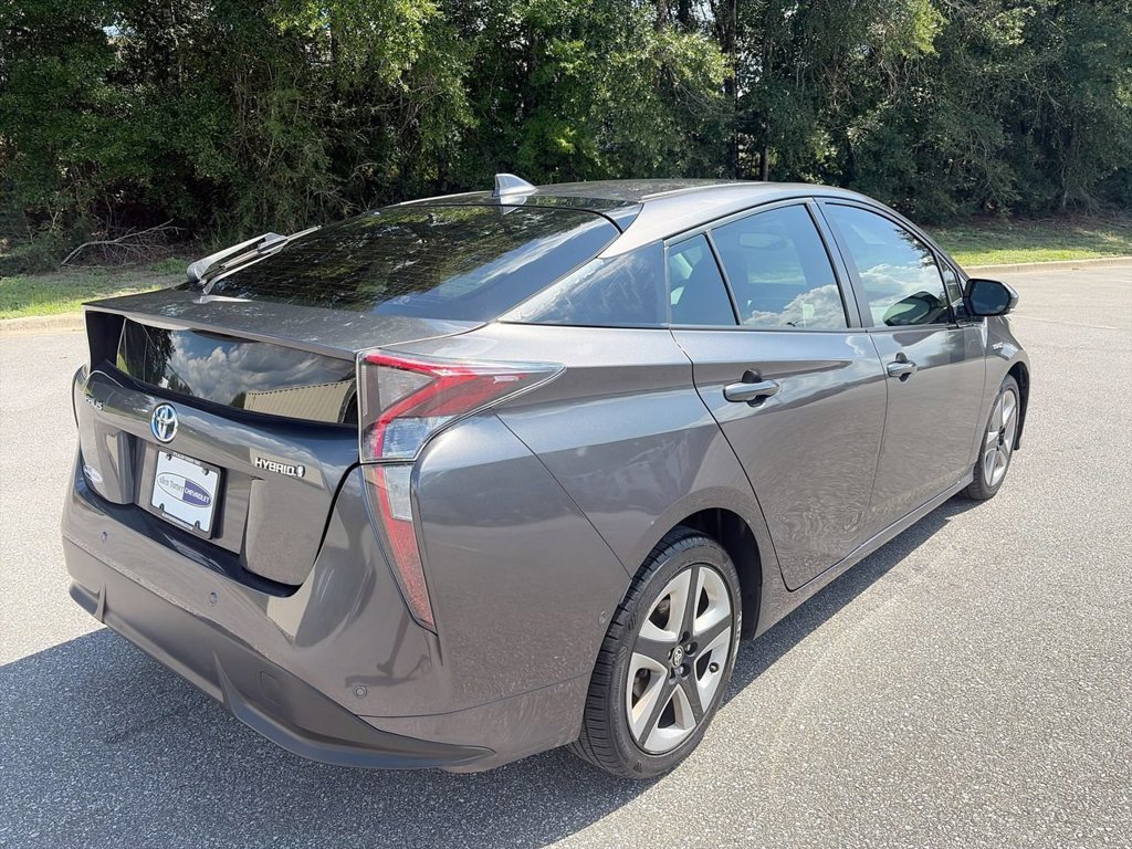 Used 2017  Toyota Two image 4
