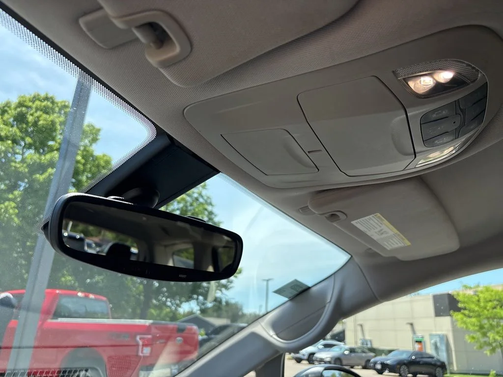 Used 2017 Brilliant Black Crystal Pearlcoat Chrysler Touring image 21