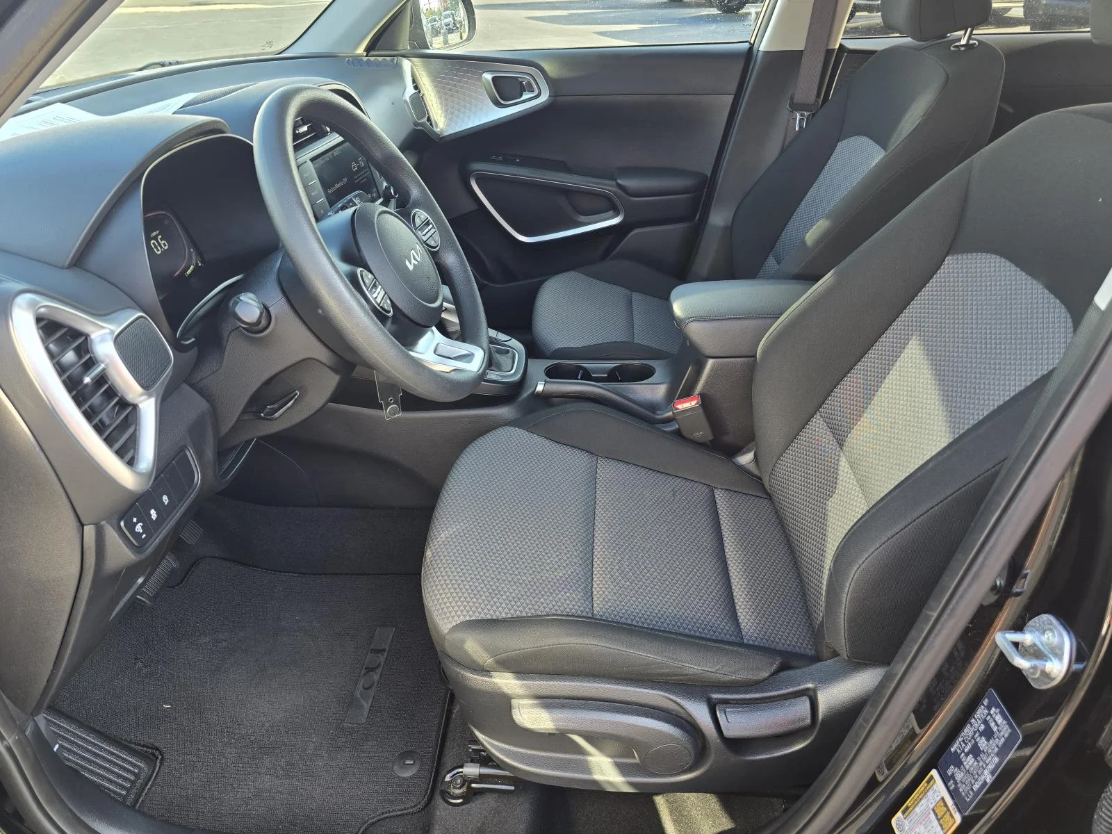 Used 2024 Black Kia LX image 9