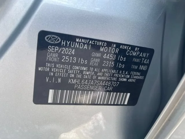 Used 2025 Silver Hyundai SEL image 31