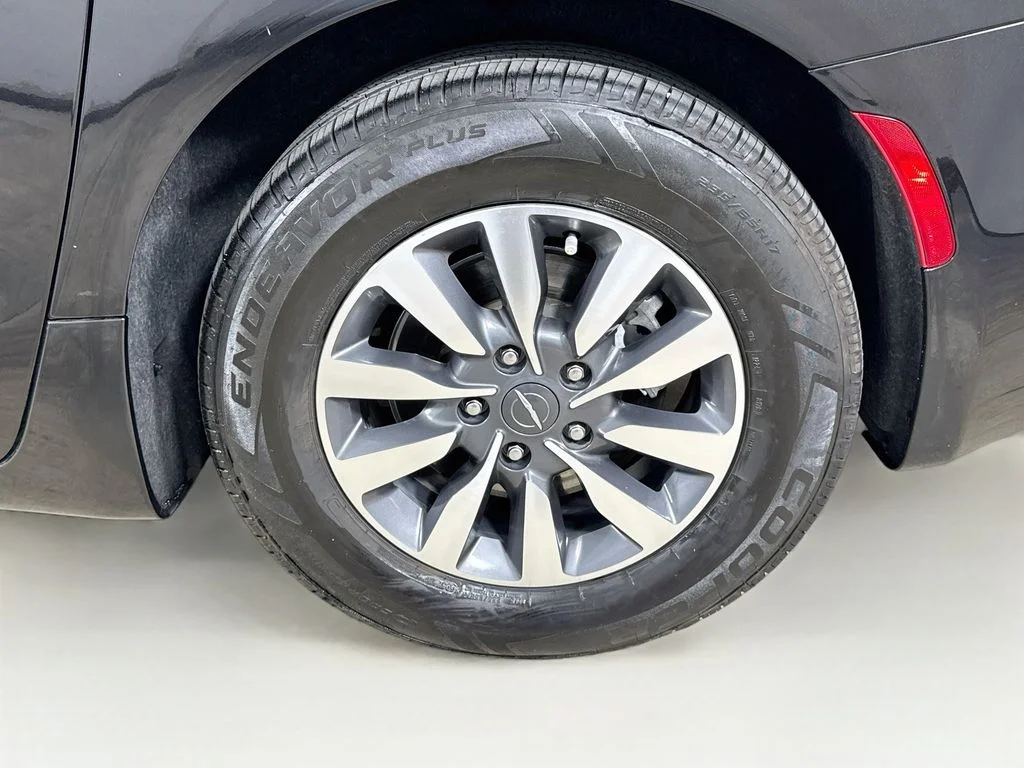 Used 2022 Black Chrysler Limited image 33