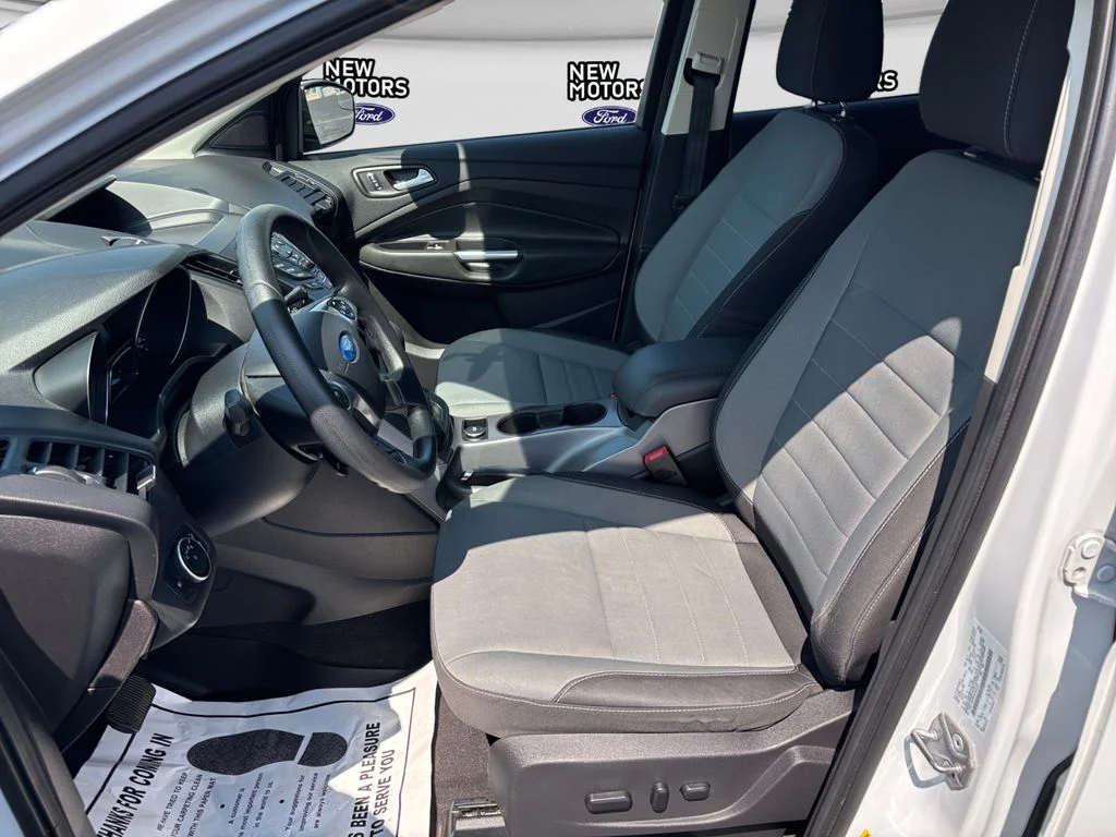 Used 2016 Oxford White Ford SE image 9