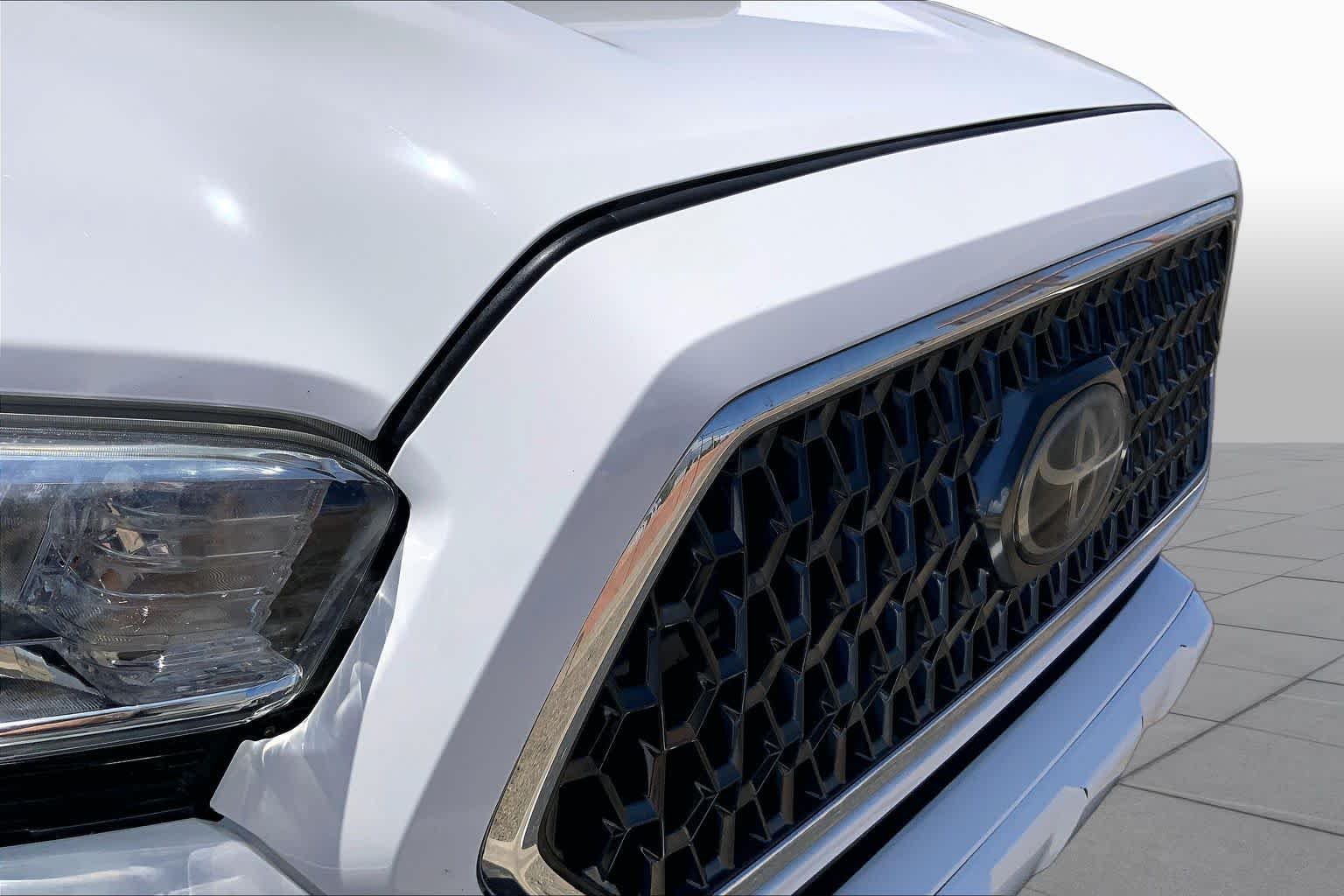 Used 2019 Super White Toyota TRD Sport image 27