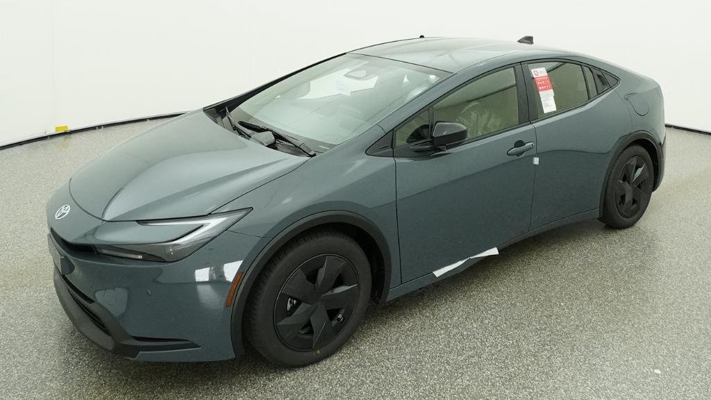 2026 Toyota Prius LE FWD's photo