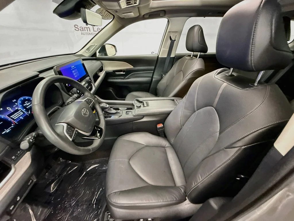 Used 2024 Silver Toyota Platinum image 21