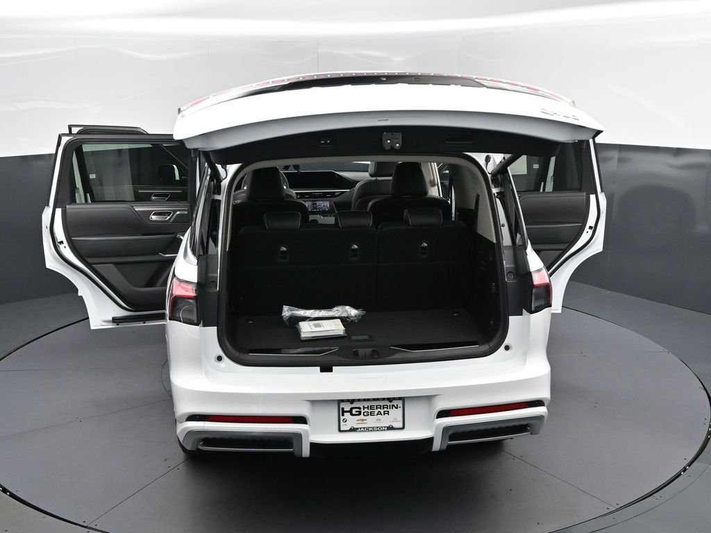 New 2026 RADIANT WHITE INFINITI Luxe 2WD image 51