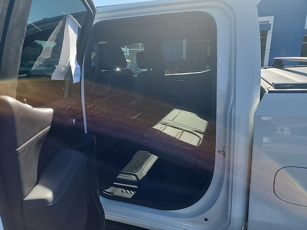 Used 2021 White GMC AT4 image 20