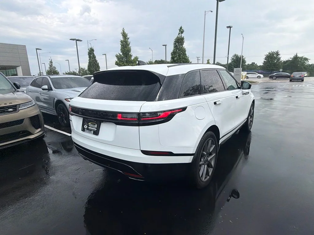 Used 2025 White Land Rover Dynamic HSE image 5