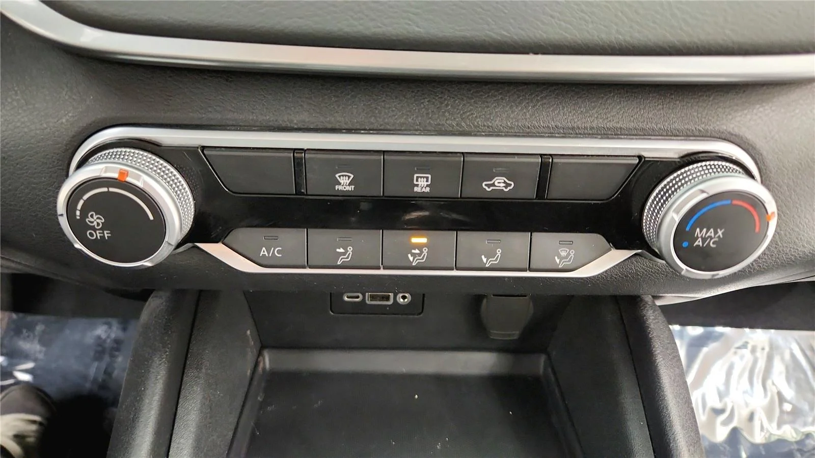 Used 2022 Gun Metallic Nissan 2.5 SV image 30