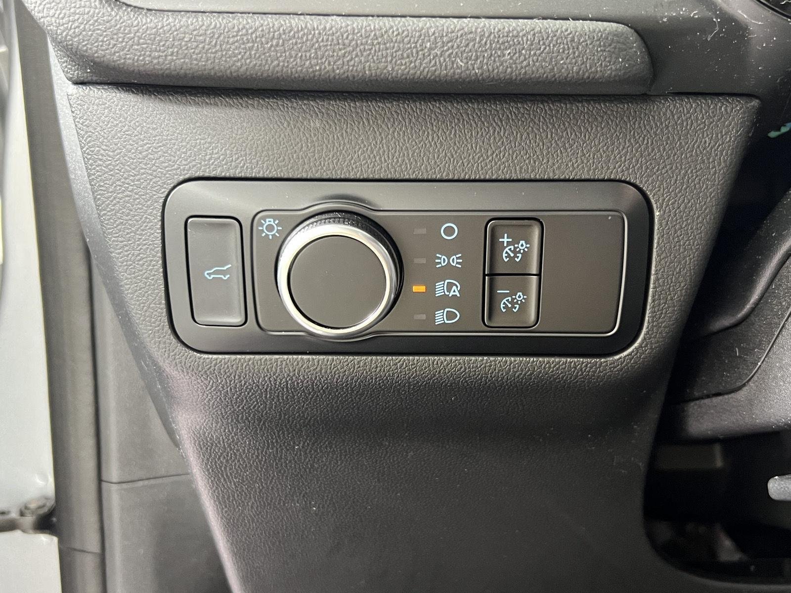 Used 2023 Iconic Silver Ford ST-Line image 18