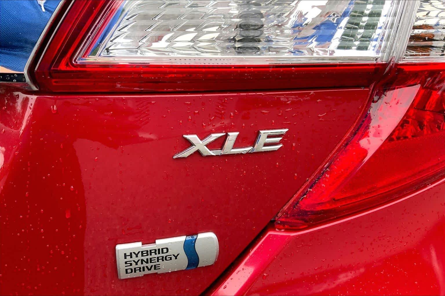 Used 2013 Barcelona Red Metallic Toyota LE image 10