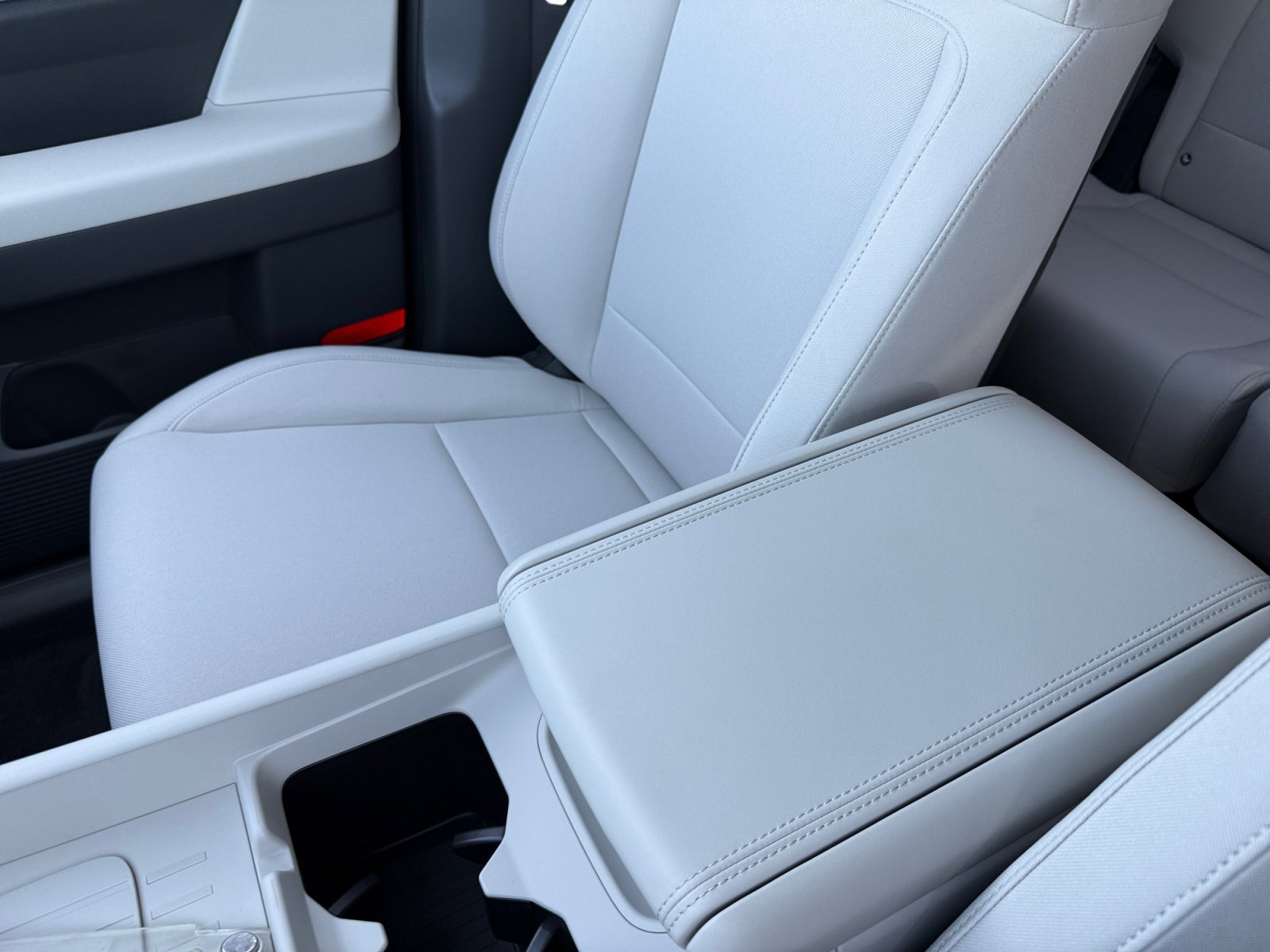 New 2026 Hampton Gray Hyundai SE FWD image 14