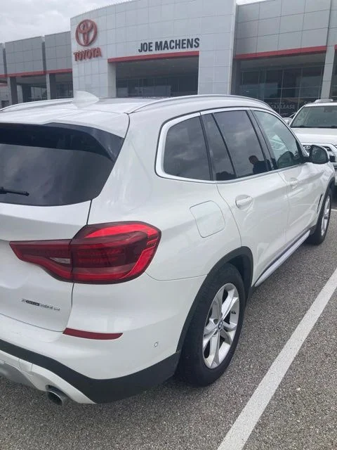 Used 2021 White BMW xDrive30e image 3